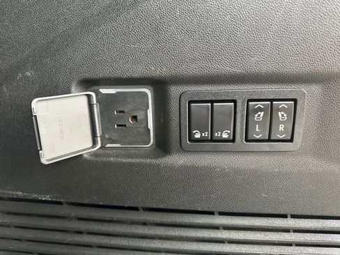 Used 2021 Chevrolet Tahoe Z71 w/ Z71 Off-Road Package image 33