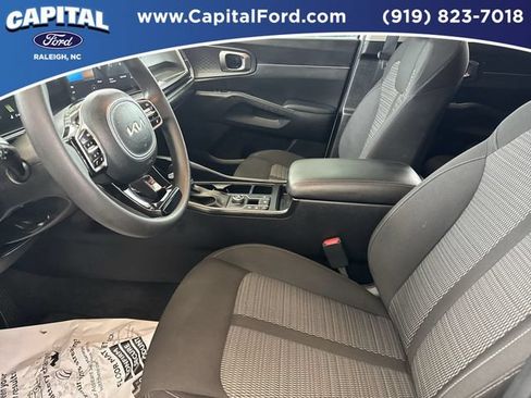 Used 2025 Kia Sorento LX FWD image 19