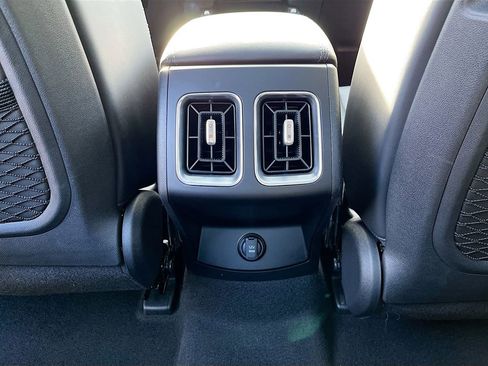 Certified 2025 Kia Sorento EX w/ EX Panoramic Sunroof Package image 24