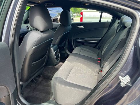 Used 2018 Dodge Charger SXT RWD image 15