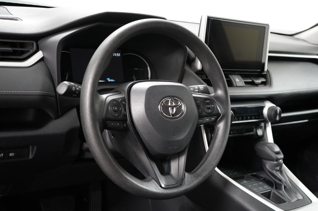 Used 2025 Toyota RAV4 LE AWD/4WD image 12