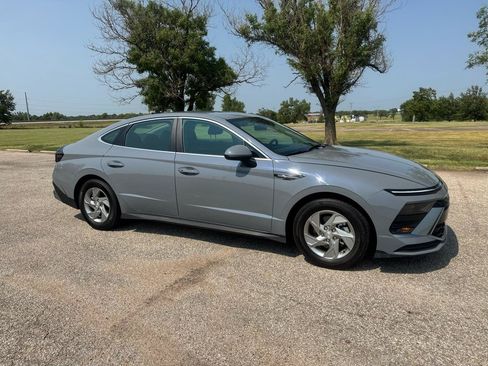 Used 2025 Hyundai Sonata SE FWD image 8