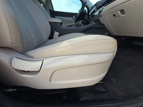 Used 2024 Kia Sorento S w/ Panoramic Sunroof Package FWD image 19