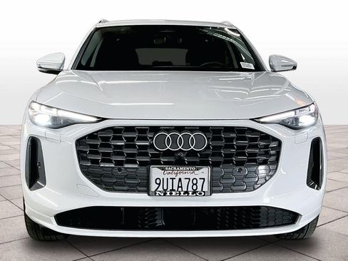 Certified 2025 Audi Q5 Prestige image 3