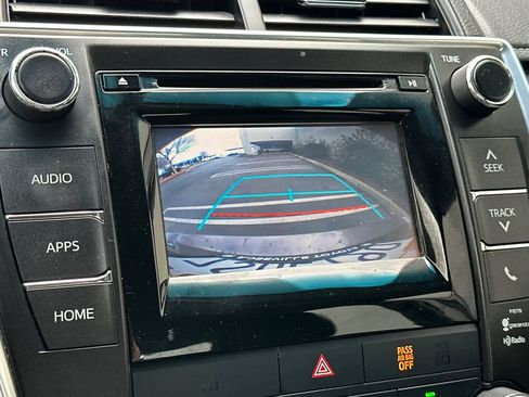 Used 2015 Toyota Camry LE image 19