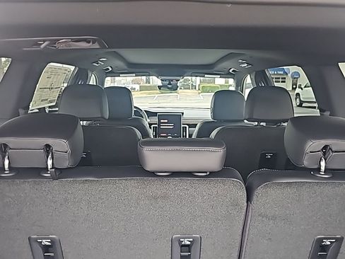 New 2026 GMC Acadia Denali w/ Super Cruise Package image 8