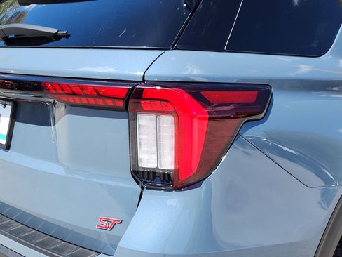 Used 2025 Ford Explorer ST image 8