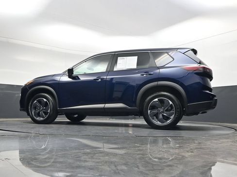 Used 2025 Nissan Rogue SV FWD image 45