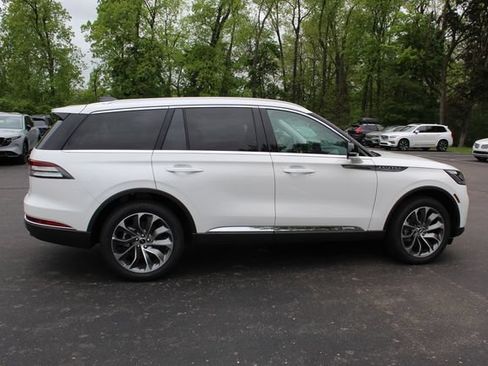 New 2026 Lincoln Aviator Reserve AWD/4WD image 2