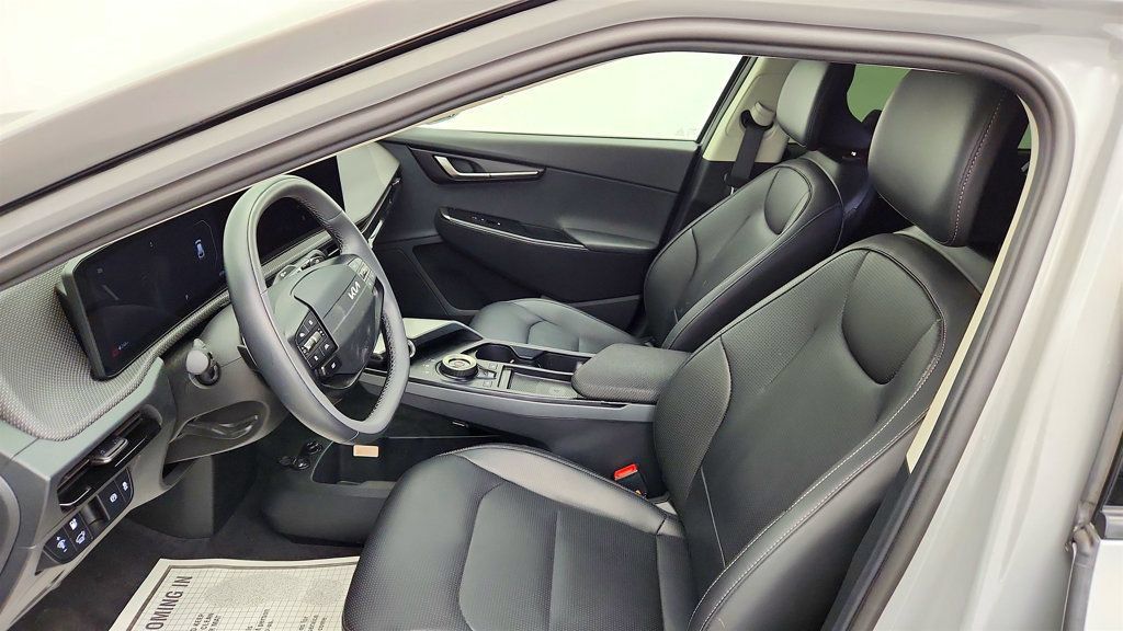 Used 2025 Kia EV6 Wind RWD image 17