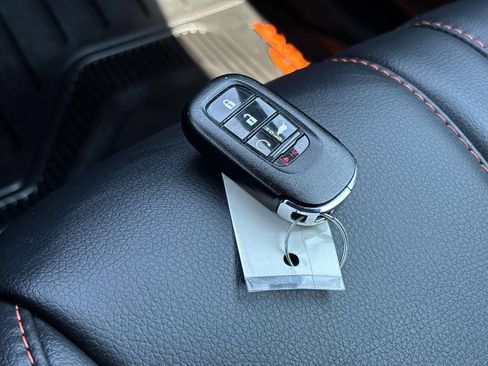Used 2025 Honda Pilot TrailSport image 33
