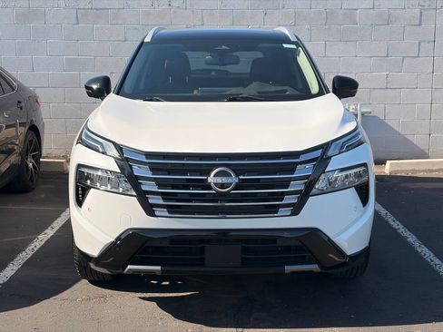 Used 2024 Nissan Rogue Platinum w/ Platinum Premium Package FWD image 3