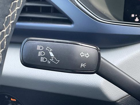 Used 2022 Volkswagen Taos SE image 24