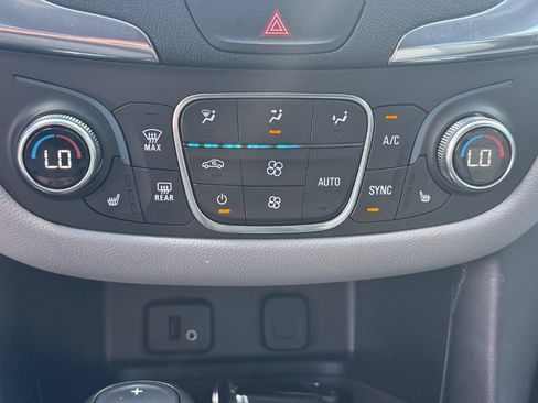 Used 2018 Chevrolet Equinox LT AWD/4WD image 18