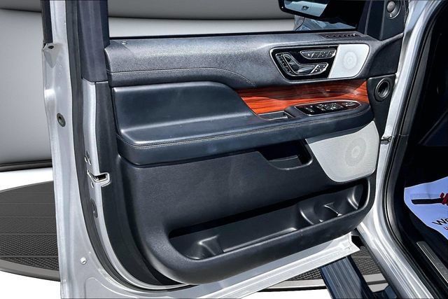 Used 2019 Lincoln Navigator Reserve AWD/4WD image 20