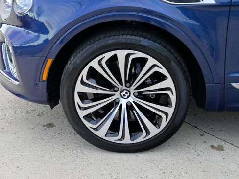 Used 2023 Bentley Bentayga image 9