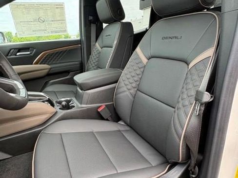 New 2026 GMC Canyon Denali AWD/4WD image 12