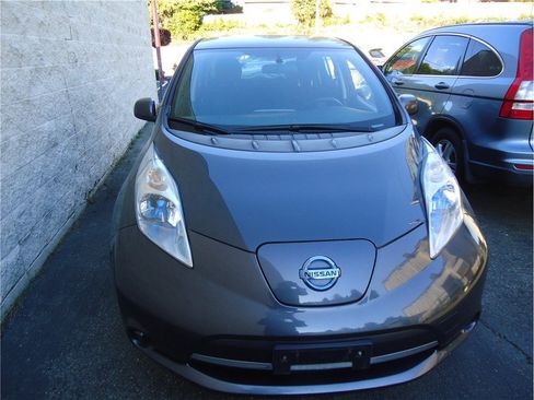 Used 2013 Nissan Leaf S w/ Charger Pkg FWD image 2