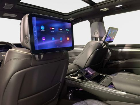 Used 2025 Cadillac Escalade V AWD/4WD image 34