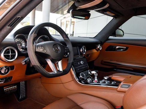 Used 2011 Mercedes-Benz SLS AMG Coupe image 10