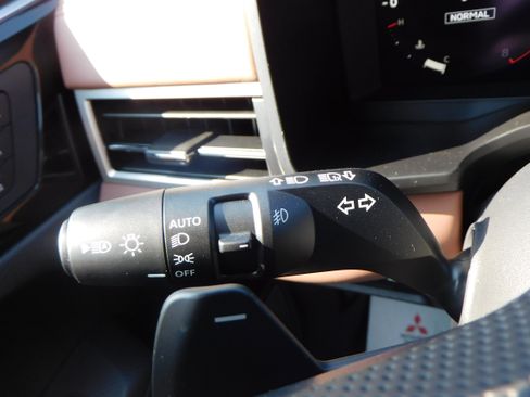 Used 2025 Mitsubishi Outlander SEL image 18