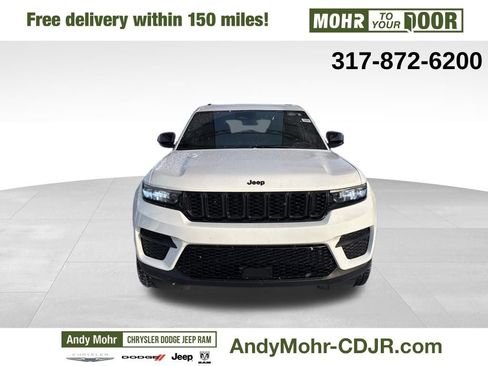 Used 2024 Jeep Grand Cherokee Altitude image 2