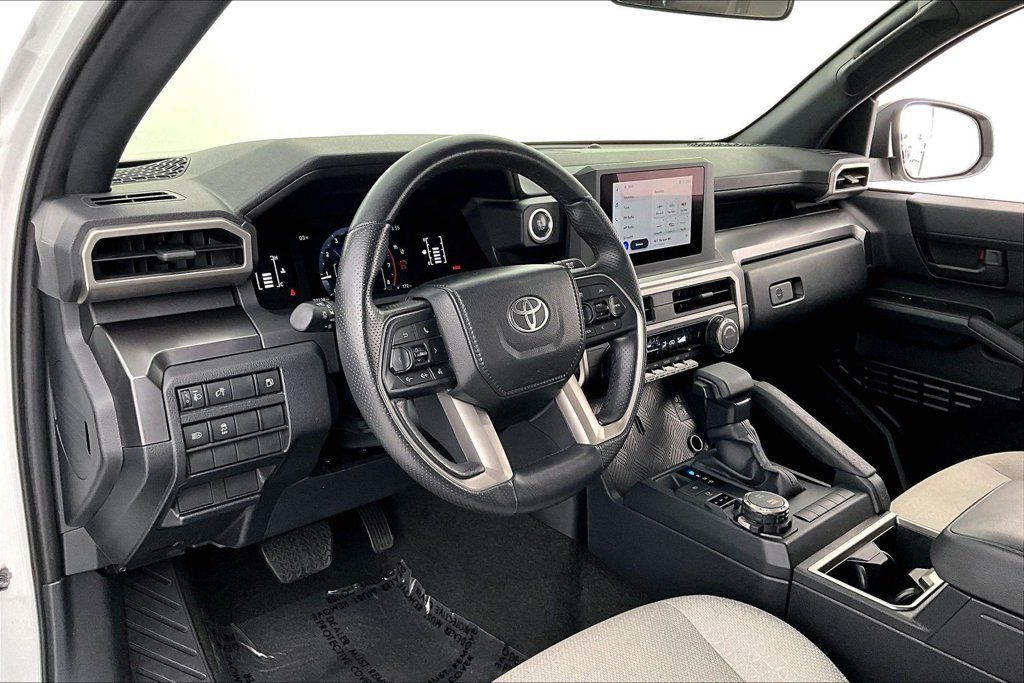 Used 2025 Toyota 4Runner SR5 AWD/4WD image 16