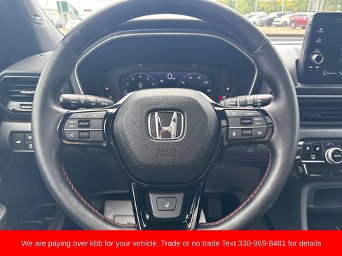Used 2025 Honda Pilot Black Edition image 16