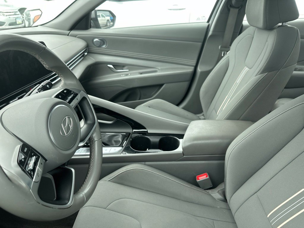 Used 2025 Hyundai Elantra SEL FWD image 10
