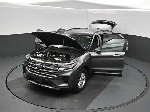 Used 2025 Ford Explorer Active AWD/4WD image 27
