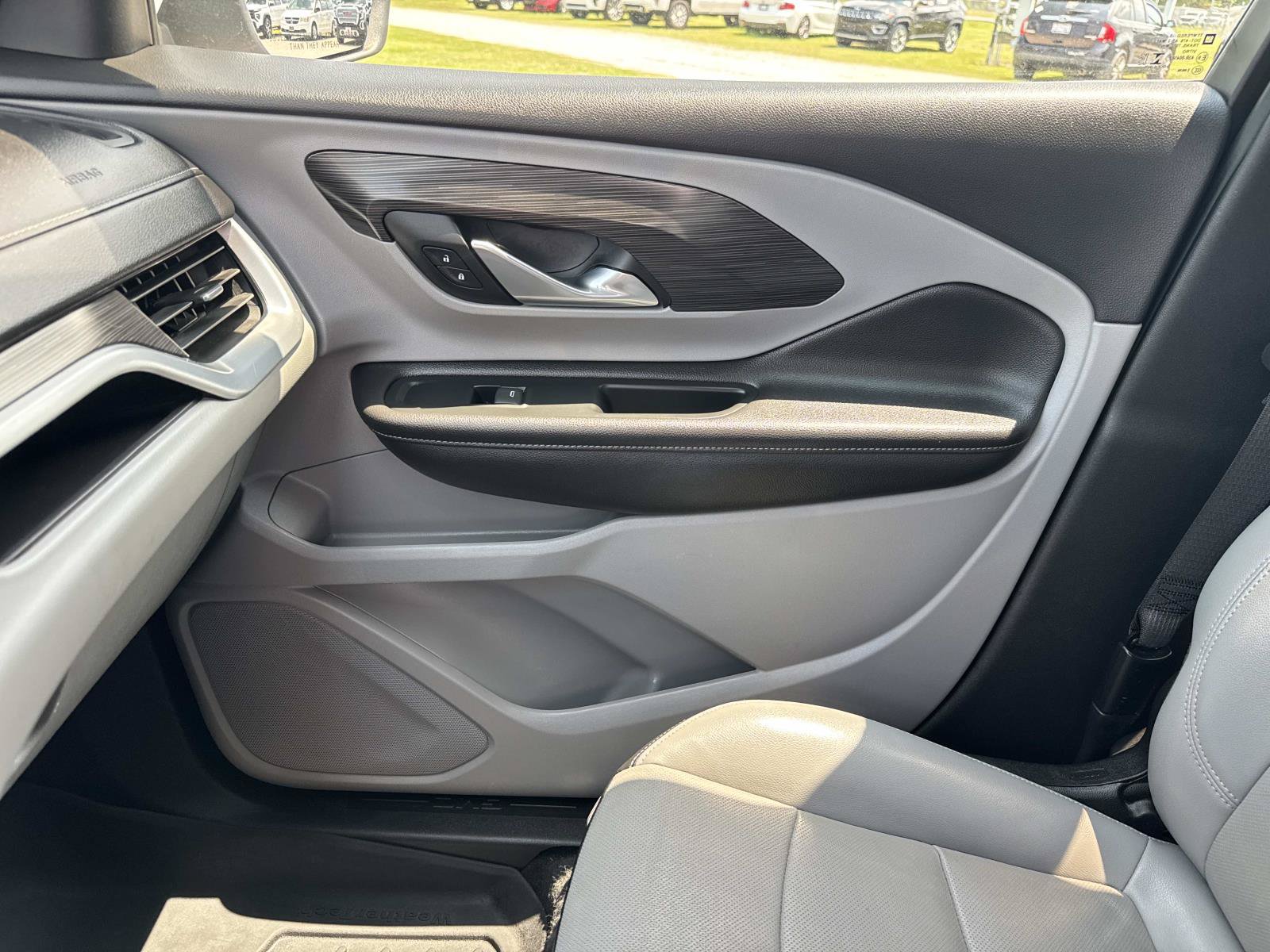 Used 2022 GMC Terrain SLT AWD/4WD image 25