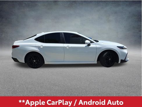 Used 2025 Toyota Camry SE FWD image 3