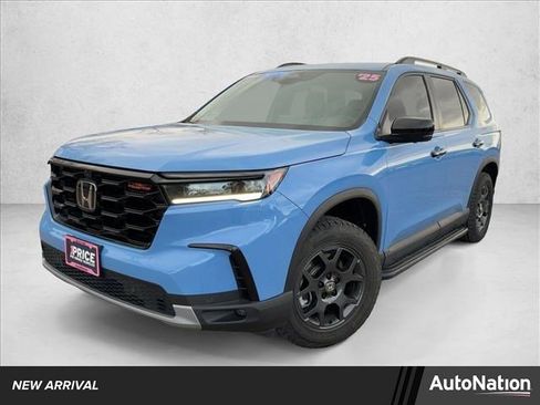 Used 2025 Honda Pilot TrailSport image 1