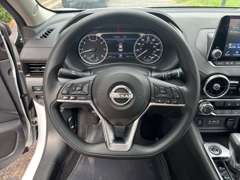 Used 2025 Nissan Sentra SV FWD image 21