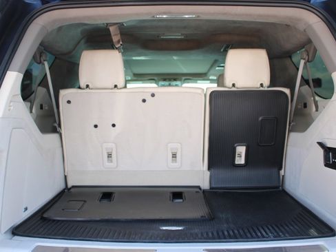 Used 2022 Cadillac Escalade ESV Premium Luxury Platinum image 14