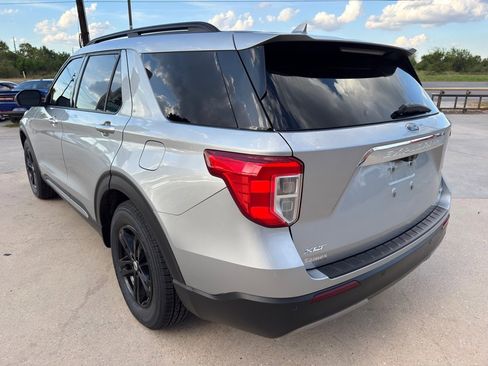 Used 2020 Ford Explorer XLT w/ Equipment Group 202A image 9