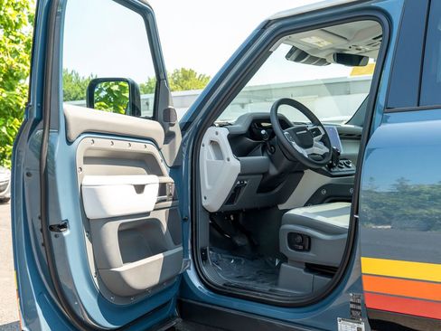 New 2025 Land Rover Defender 110 S image 10