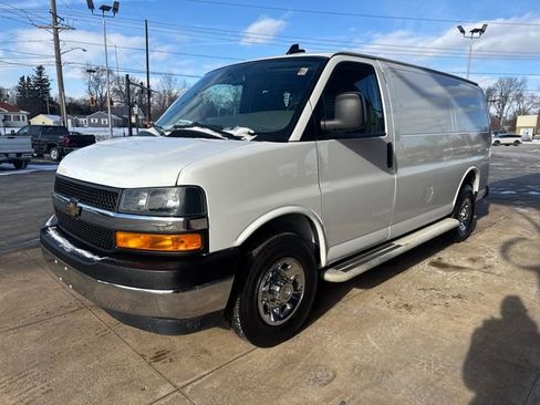 Used 2024 Chevrolet Express 2500 Work Van image 5