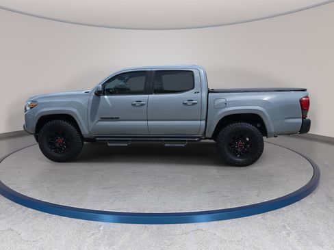 Used 2021 Toyota Tacoma SR5 RWD image 9