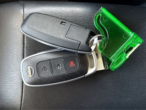 Used 2025 Nissan Kicks S image 26