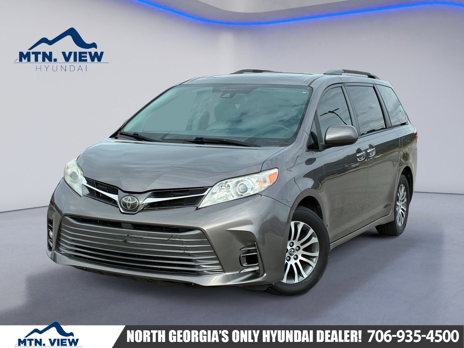 Used 2020 Toyota Sienna XLE Premium FWD image 1