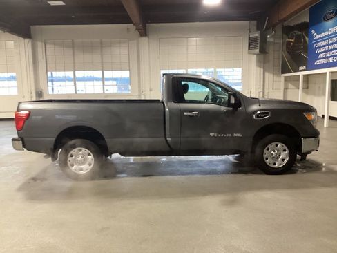 Used 2017 Nissan Titan SV image 7