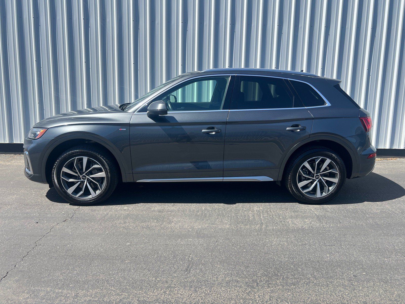 Used 2023 Audi Q5 2.0T Premium Plus w/ Premium Plus Package AWD/4WD image 3