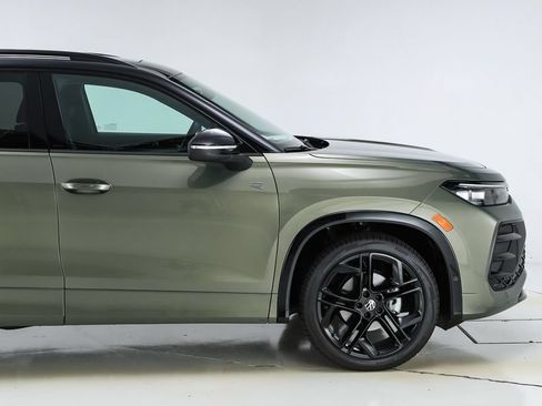 New 2026 Volkswagen Tiguan SE R-Line FWD image 12