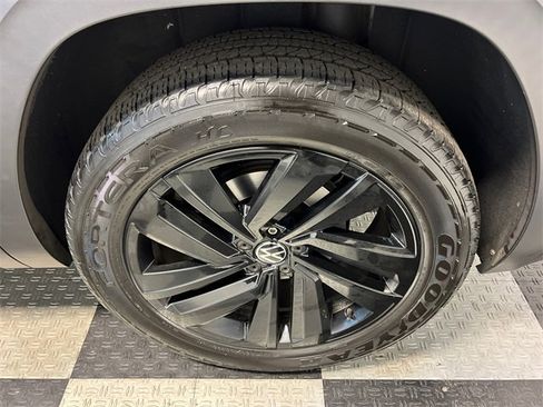 Certified 2023 Volkswagen Atlas Cross Sport SE image 16