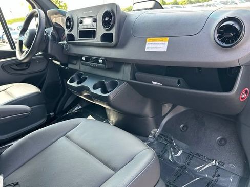 Used 2025 Mercedes-Benz Sprinter 2500 image 10