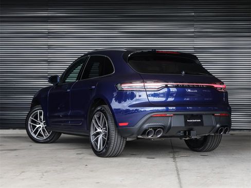 Used 2025 Porsche Macan image 3