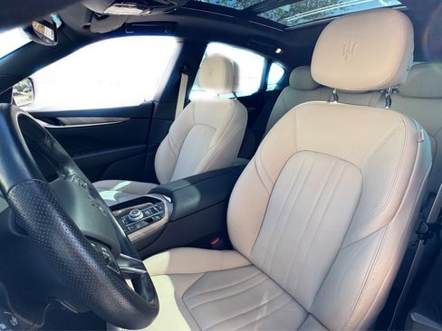 Used 2021 Maserati Levante image 9