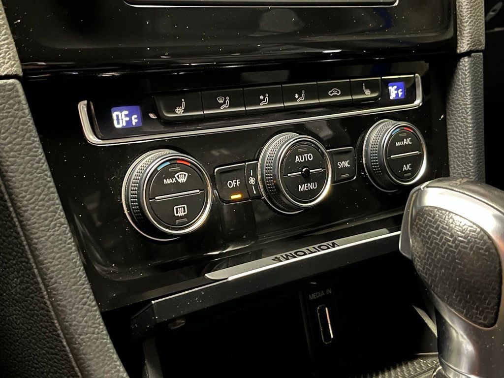 Used 2015 Volkswagen Golf R 4-Door AWD/4WD image 9