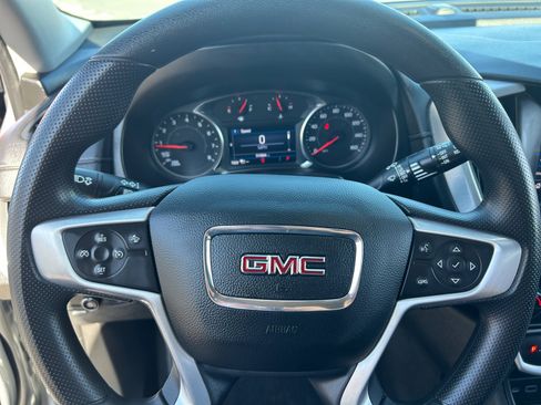 Used 2023 GMC Terrain SLE w/ Driver Convenience Package FWD image 9
